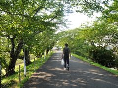 さて、19：20から花火の打ち上げが始まりますので、少し早めに打ち上げ会場へ。
伊勢市駅から会場までのバスがでております。
バスはかなり混雑しますので、5時前くらいから乗車するのがおすすめ。

乗車時間10分程度で会場付近のバス停に到着します。
そこからは徒歩で宮川堤防へ。