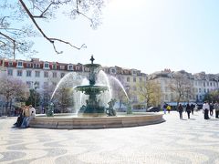 ロシオ広場

ホテルから歩いてすぐ。
お天気よくて気持ちよかった！

ふら～っと歩きながらこの日のプランを立てる。