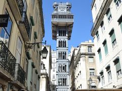 サンタ・ジュスタのエレベーター。
予想以上に列が長い!!
この強い陽射しの下で列に並ぶなんて・・・(笑)
後ろ髪ひかれつつも、写真だけ撮ってお別れ。