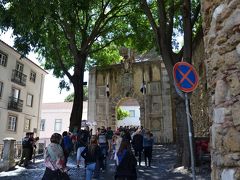 カテドラルからサン・ジョルジェ城へ向かう。
行き方がよく分からなくて、カテドラルの近くの売店のお兄さんに教えてもらったバスに乗った。
