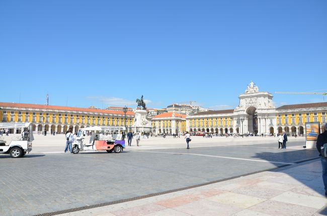 コメルシオ広場<br />テージョ川に面した大きな広場。<br />