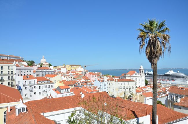 ポルタス・ド・ソル広場 <br /><br />素晴しい眺め！<br />だけどとっても暑くて・・・ノースリーブになりました＾＾<br /><br />広場のカフェのテーブルで景色を眺めながらのんびり時間を満喫。<br />