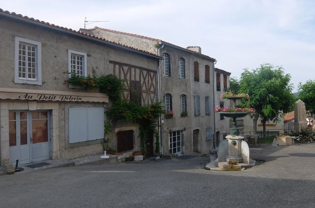 休んだ後は、村の散策<br />この村の名前は、「コマンジュの聖ベルトラン」。　<br />コマンジュは、この領域一帯をいうよう～<br />