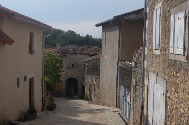この村の歴史は非常に古く、紀元前72年ローマの将軍ポンペイウスが、スペイン遠征の後、この地に植民地を建設したのがはじまりという<br />