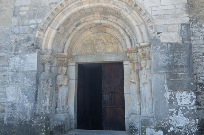 正式の名前はサン・ジュス・ヴァルカブレール／聖ジュス教会といい、<br />コマンジュにある、ヴァルカブレールという集落のサン・ジュス教会となる。<br />