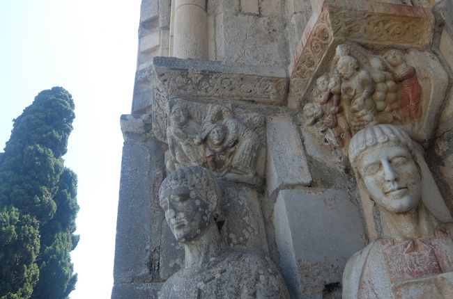 首を切り落としている場面など、物語を知っていたらもっともっと楽しめるのかな。