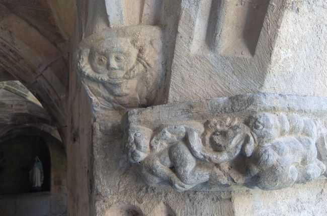 柱をくまなく見ていくと、あ、ここにも・・<br />まるでかくれんぼしているのを、探し当てるような気分で。