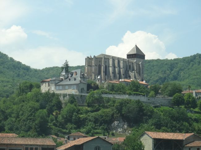 振り返って、丘の大聖堂を見て・・と言ってもかなりアップして撮ったのだが。