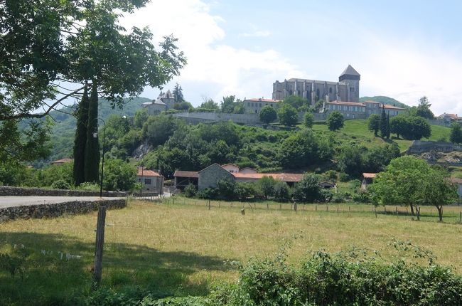 14時には、コマンジュの村を離れ、ポーの町に。<br />30分程ドライブインでランチをとり、ポーの町には16時前に到着。<br /><br />ポーの町に続く<br /><br />