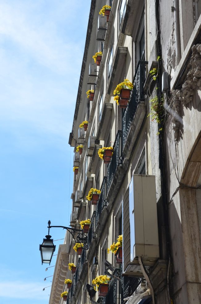 リスボンに来てから4日目。<br />この日も快晴！<br /><br />毎日早起き（私にしては・・）して、一日中歩いて・・・という日々を過ごしていて、私も主人も少し疲れを感じていたので、前夜はアラームをセットせずに、「寝たいだけ寝ようね！」と申し合わせて就寝。