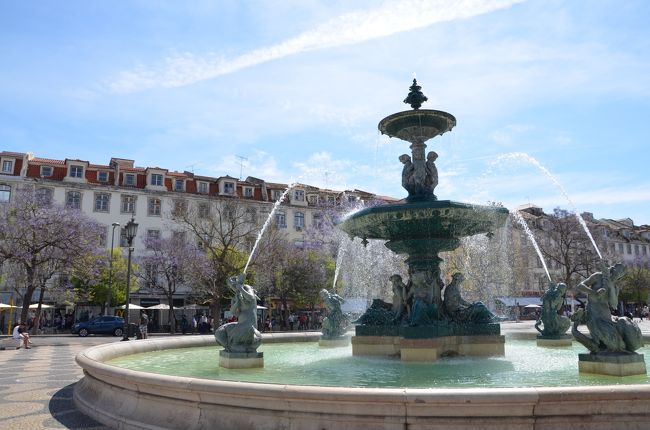 太陽に当たった噴水の水がキラキラときれいだったロシオ公園。