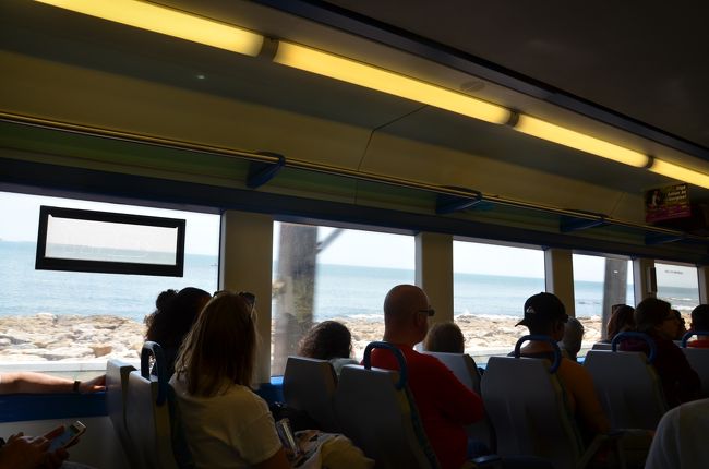 お昼過ぎだったけど満席。<br />途中の景色も楽しみながらの乗車。