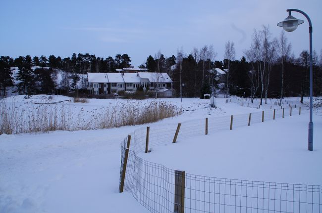 前日にフロントで、この日の10：00にタクシーをお願いしてあったのですが、待てどくらせど姿が見えません。<br />20分経過したところで、さすがに不安になり、フロントに確認に行きました。タクシー会社に確認してくださったのですが、雪のせいで遅れているだけなので、もうしばし待て、とのお達しがあっただけ。<br />電車の時間があるので、ひたすら不安になりました。