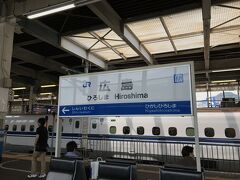 あっという間に広島駅に到着。
プライベートの新幹線ホームというのは非日常的で良いですね～。