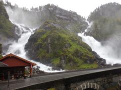 「Latefossen」車をUターンして13号線まで戻り、NorwayのNational Tourist Routeである The 18 scenic routes(以後、景勝路と呼びます) の一つHardangerに。