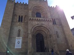 コインブラ旧大聖堂まで歩いて引き返すことにします。コインブラ大学までもう少しだったけど、ナザレ行のバスに乗り遅れないように、早めにバスターミナルに戻ることにします。