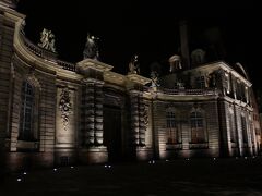 イル川から少し北に行くと、壮麗な建物が光の中に浮かび上がってきます。

この建物は“ロアン宮”（Palais Rohan）。

１８世紀のストラスブール司教、ロアンの宮殿だった建物です。
