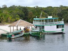 【ホテルAmazon Ecopark Jangle Lodgeの船着き場】

この「Gaiola(ガイオーラ)」の二階に乗って出かけます～