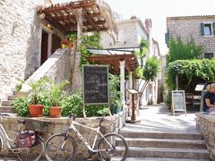 ここの旧市街、小さいんですがとても素朴でかわいらしく私好み！！
白い壁なのがまたおしゃれですね！