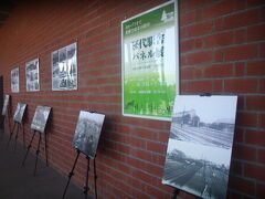 岩見沢に到着。

岩見沢駅舎ではこんな写真展が…。

岩見沢駅舎も新しくなってからもう久しいですねぇ～。