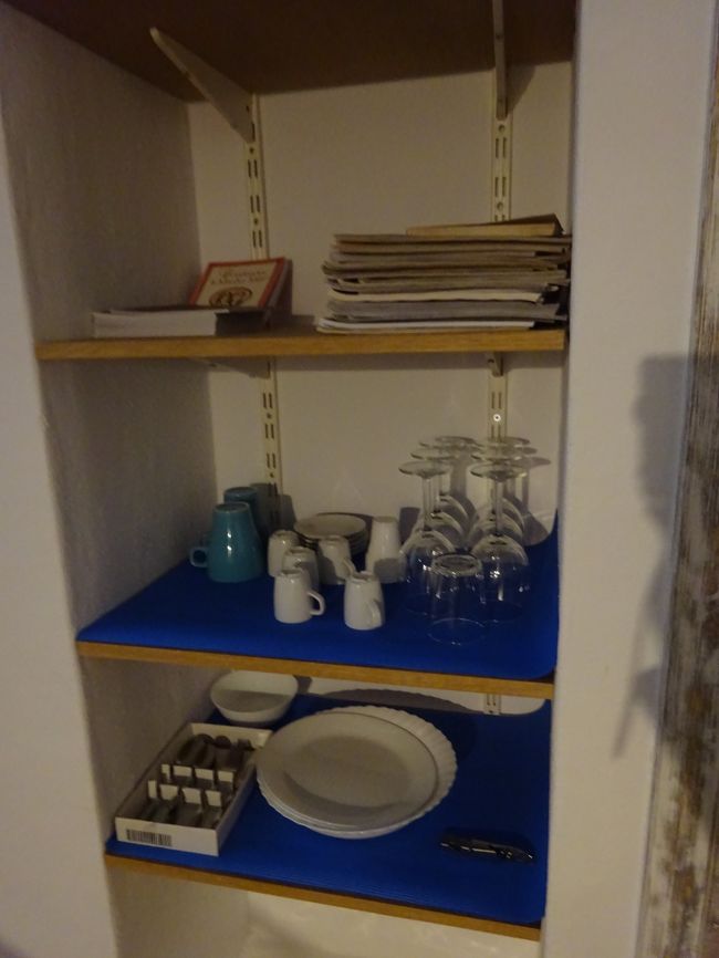 食器も一通り揃っていて…<br /><br />カップルに良さそうね（〓＾ー＾〓）<br /><br />でもやっぱり、スーパー見当たらないからなぁ