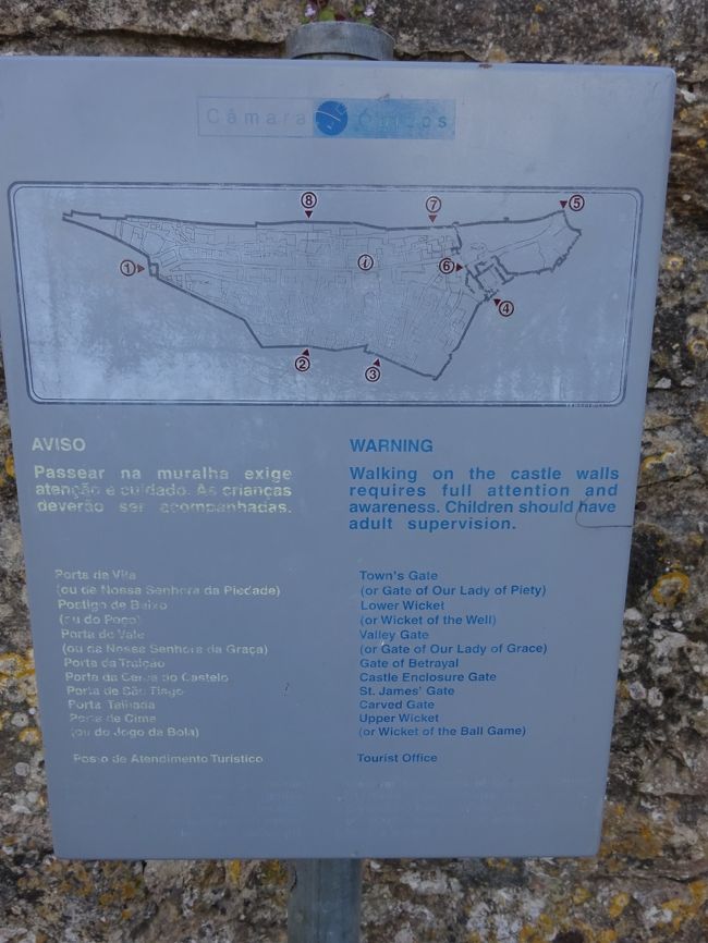 城壁に上り下りできる箇所は結構あるみたいだな<br />(〓・(∵○∵)・〓)