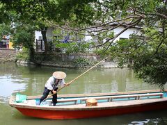 情緒あふれる、柳川で・・
さっそく川下りの船頭さんが～許可を頂き、撮りました～♪