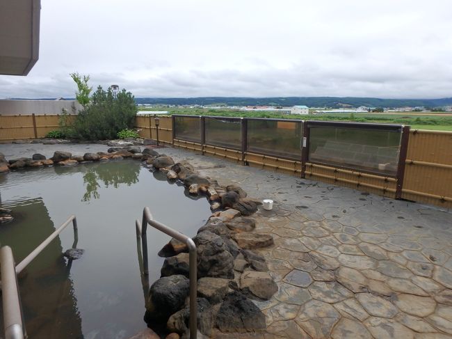 露天風呂<br /><br />ぬるめのお湯でゆっくり入れます。<br /><br />