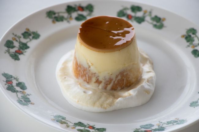 これも美味い!!<br /><br />プリンです♪<br /><br />生クリームも美味しかった。<br /><br />