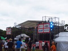 本日は石垣市制70周年記念行事の2日目。ちょっと行ってみます。でも、まだ時間が早いせいか人がまばら。