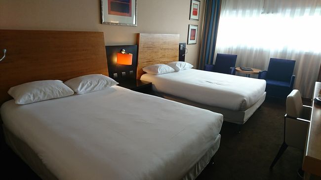 ホテルの部屋はこんな感じです。