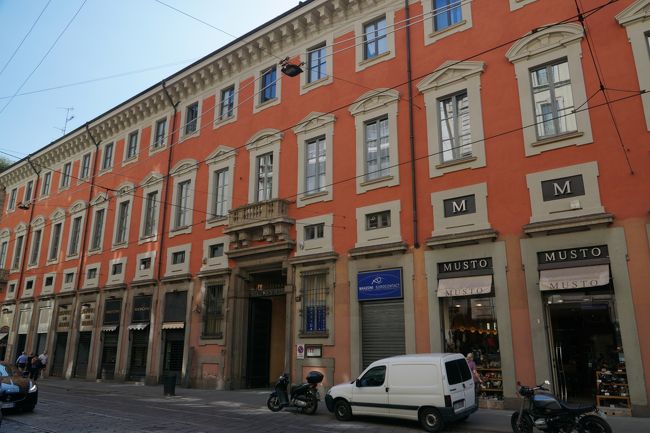 前回行くことができなかったミラノのポルディ・ペッツォーリ美術館。美術館というよりも博物館のような展示物でした。