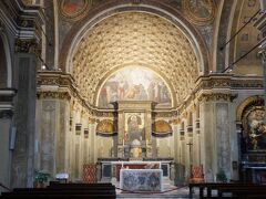 サンタ・マリア・プレッソ・サン・サティロ教会はブラマンテの設計によって建てられた。主祭壇がだまし絵で奥行きを表しているということで、行ってみた。