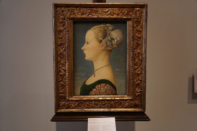 この美術館の珠玉の作品。トスカーナの婦人像。実に細かい髪の装飾が見事です。ピエロ・デル・ポッライオーロ作品。