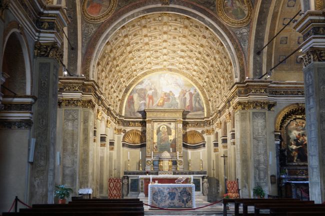 サンタ・マリア・プレッソ・サン・サティロ教会はブラマンテの設計によって建てられた。主祭壇がだまし絵で奥行きを表しているということで、行ってみた。