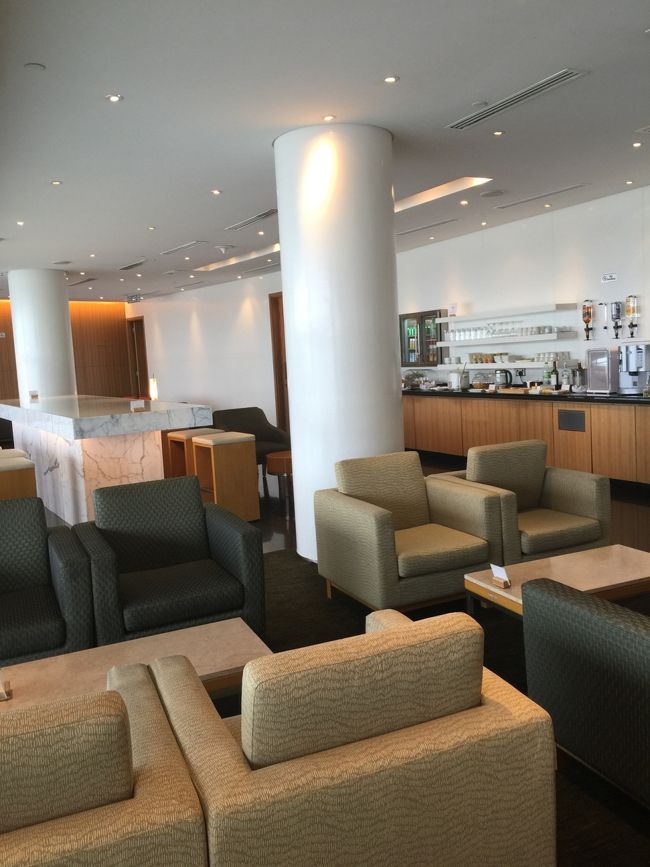 タイミングが良かったのか貸切状態だった。<br />ワインを頂く。