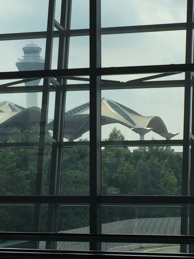 さあ、シンガポール便搭乗の時間がせまってきた。<br /><br />マレーシア発券の羽田行きはシンガポール経由をチョイスしたのでワンワールド・マレーシア航空でチョイ旅だ。