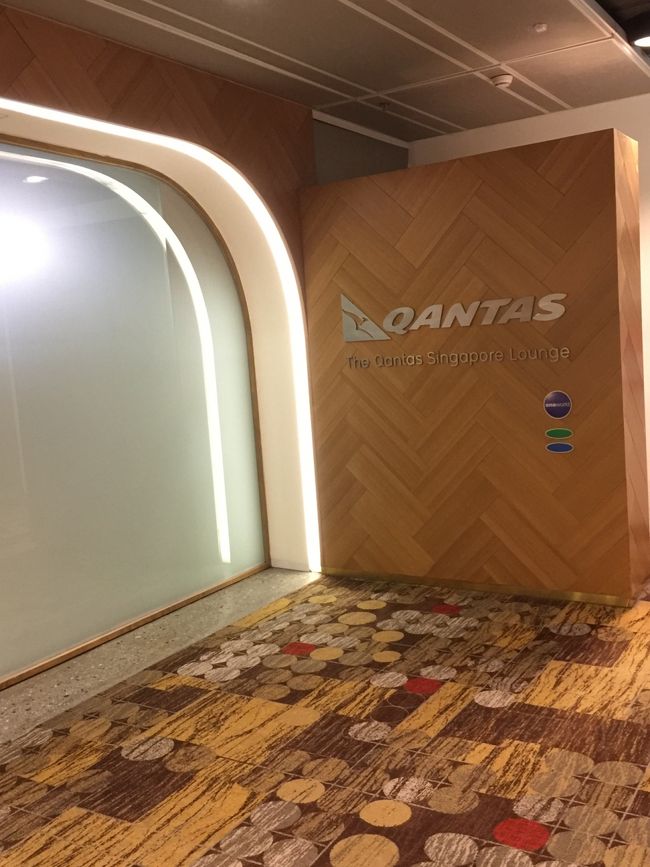 QANTASのラウンジで作ってもらったラクサ美味しかった。<br /><br />このラウンジも広くてなかなか良い雰囲気。写真をさぼり残念。