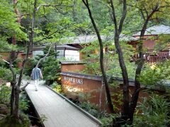 広すぎる日帰り温泉「西の河原露天風呂」。昨年４月に来たなぁ。

今の時期は７時から２０時（入館１９時半）まで。６００円。
ここのお風呂はゴルフ場で一番広い２段グリーンくらいの広さ。すごいスケール。

だけど今日は入ってあげないの。(・∀・)