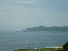 君ヶ浜から犬望崎灯台を望む。