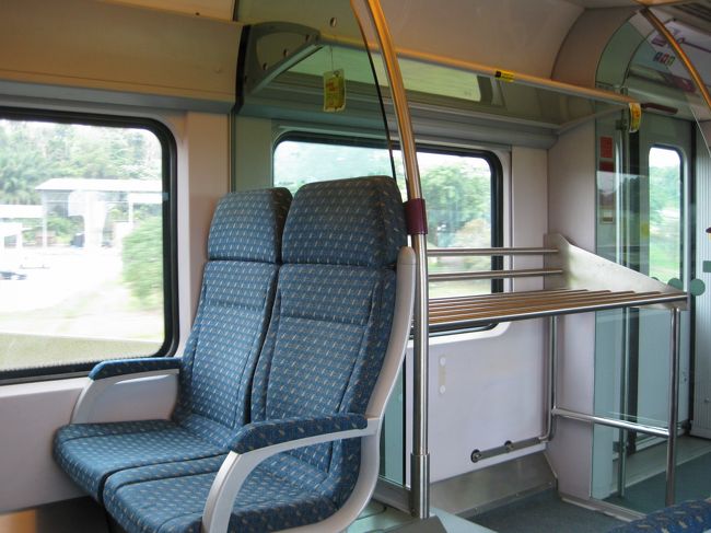 この時間、乗客はほとんど乗っていなかった。<br />次はバスで移動してみよう。時間に余裕があればの話。<br /><br />見たいと思っているマラッカの夕日が残っているし。<br />