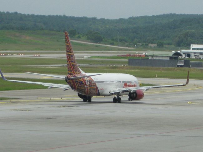 有望株　malindoAir離陸。皆さん覚えておいてください。<br /><br />時間があればFlightradar24をみながら空港で飛行機を眺めるのも 楽しいものだが。