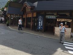 三ツ森本店　炭酸せんべいの老舗です