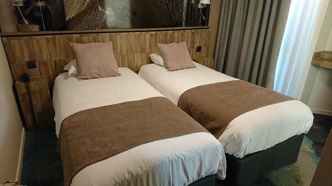 ホテルの部屋はこんな感じです。しかし、部屋の鍵のあけ方が難しく、かなり苦労しました。