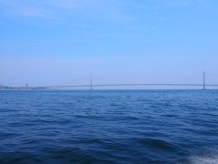 すぐに明石海峡大橋が見えてきます。
明石海峡大橋の下を通ったらすぐに淡路島の岩屋港です。