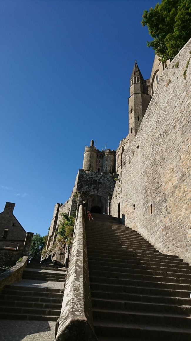 修道院の入り口付近の階段まで上ってきました。