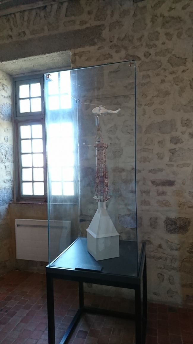 最後は、ヘリコプターでてっぺんにミカエル様をセット