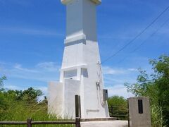 今度は時計回りで車で回ろう。

途中でスーパーでお土産買いながら、更に郵便局から送ったりしながら、ゆっくり地図で道を確認しながら移動です。

まずは、琉球観音崎灯台。
うん、暑い。