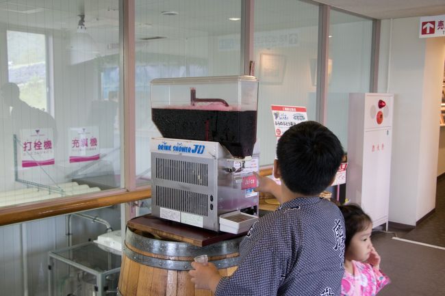 ぶどうジュースの試飲もできます。<br /><br />このジュースはとても高価でしたけど<br />びっくりするくらい美味しかったです！<br />両親のお土産として購入。<br /><br />それにしても富良野って<br />本当に美味しい物だらけですね（笑）<br /><br /><br />