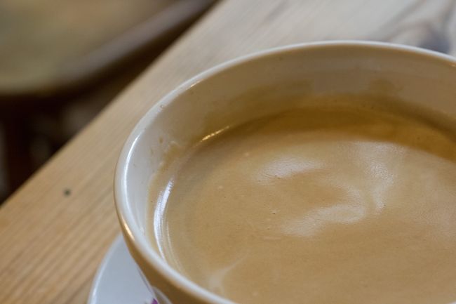 カフェオレを頼んでみました。<br /><br />もう少しゆっくりしたかったけど<br />団体客が立て続けに来ちゃって<br />落ち着かないので退散しました。<br /><br />天気が良いと<br />外のテラスも利用できますので<br />お天気の日に行くのが良いかも知れません。<br /><br /><br />以上、picnicさんでした。<br />